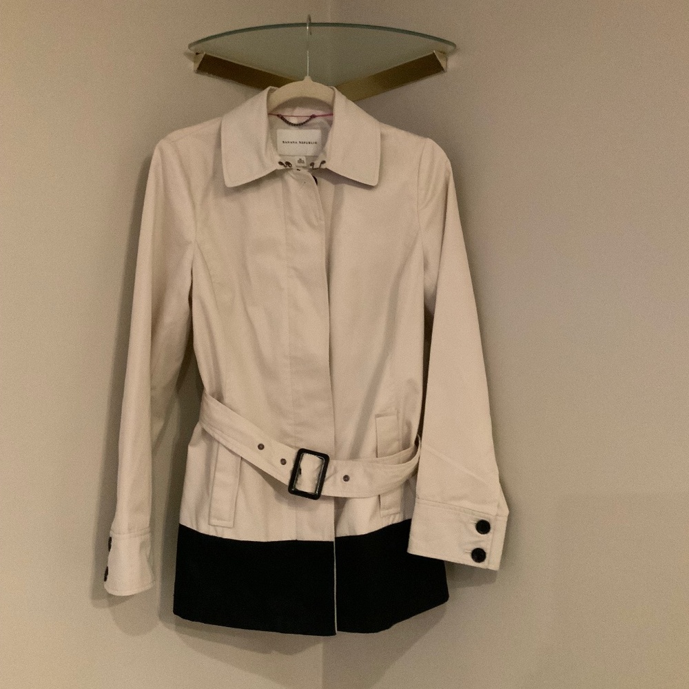 Banana Republic Tan Black Trench belted Normcore Minimalist Scandi Monochrome